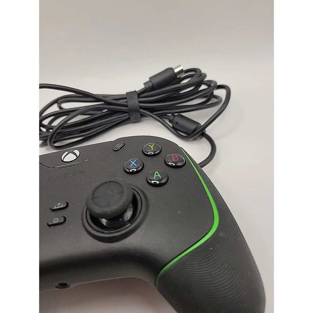 Razer Wolverine V2 | RZ06-0356 Wired Gaming Controller Xbox One X|S, PC